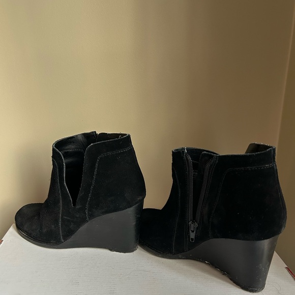 Lucky Brand Yabba Suede Booties size 6 1/2 - Picture 2 of 5